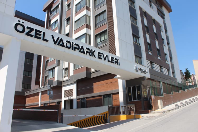 PRIVATE VALLEPARK HOUSES